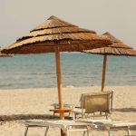 ombrelloni-lettini-spiaggia-mare