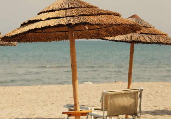 ombrelloni-lettini-spiaggia-mare